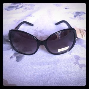 Franco Sarto black sunglasses